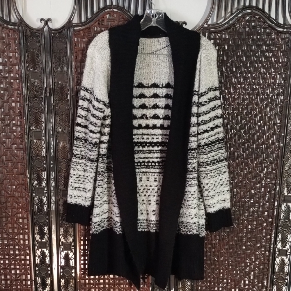 Black and White Patterned Women  Sweater Large Style & CO Textured Super Soft